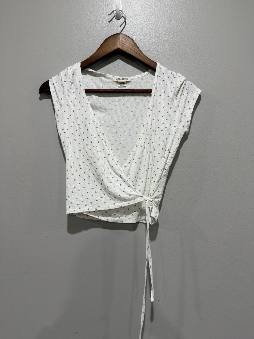 Billabong White Ribbed Wrap Crop Top with Blue Micro Print Size Small